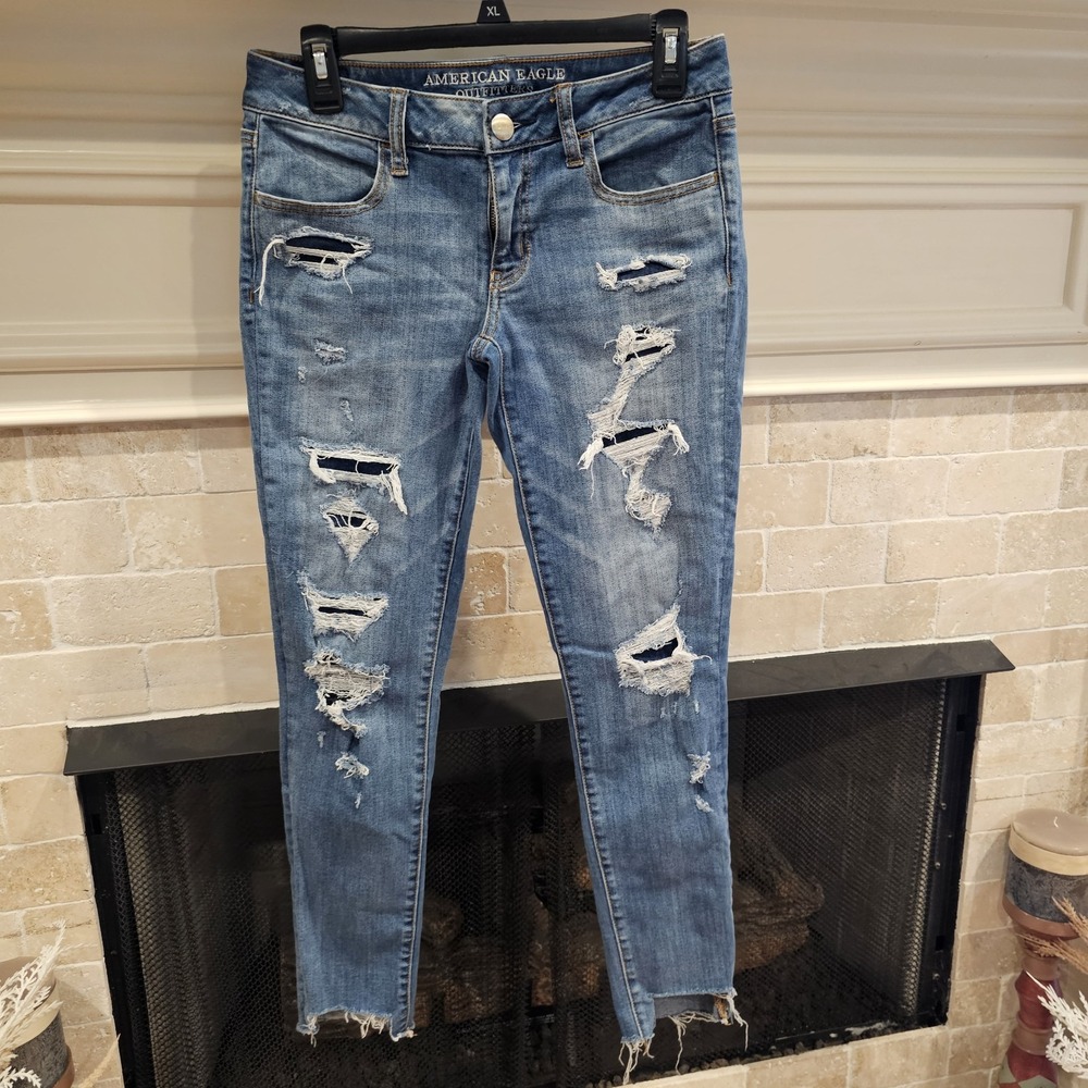 American Eagle Super Low Jegging Distressed Jean Size 8